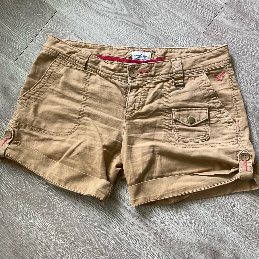 American Eagle cargo style shorts
